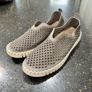 Ilse Jacobsen Tulip Slip Ons. Gray. Size 8.